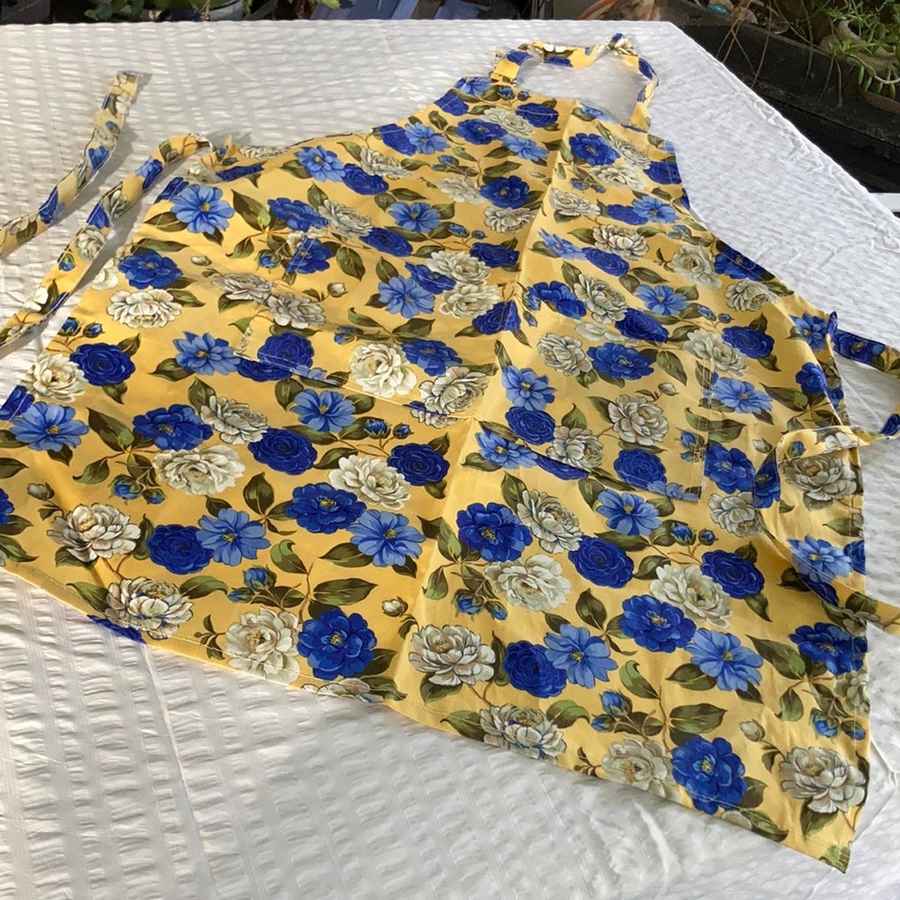 Apron. NEW